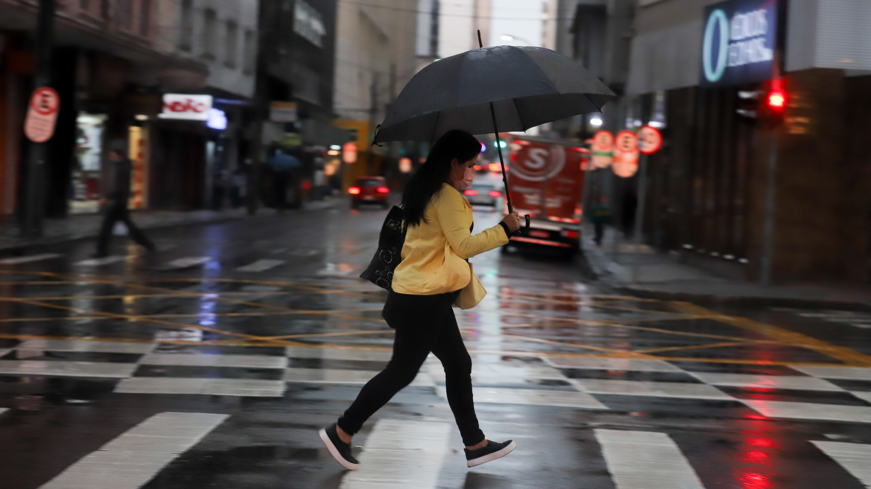 Sinal de Alerta no Céu Cearense: Chuvas Intensas Colocam 141 Municípios em Estado de Atenção Máxima