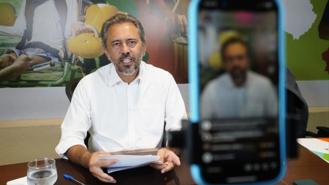 Imagem da notícia: ELMANO ANUNCIA CONCURSO PARA PROFESSORES DA REDE ESTADUAL DO CEARÁ EM 2026